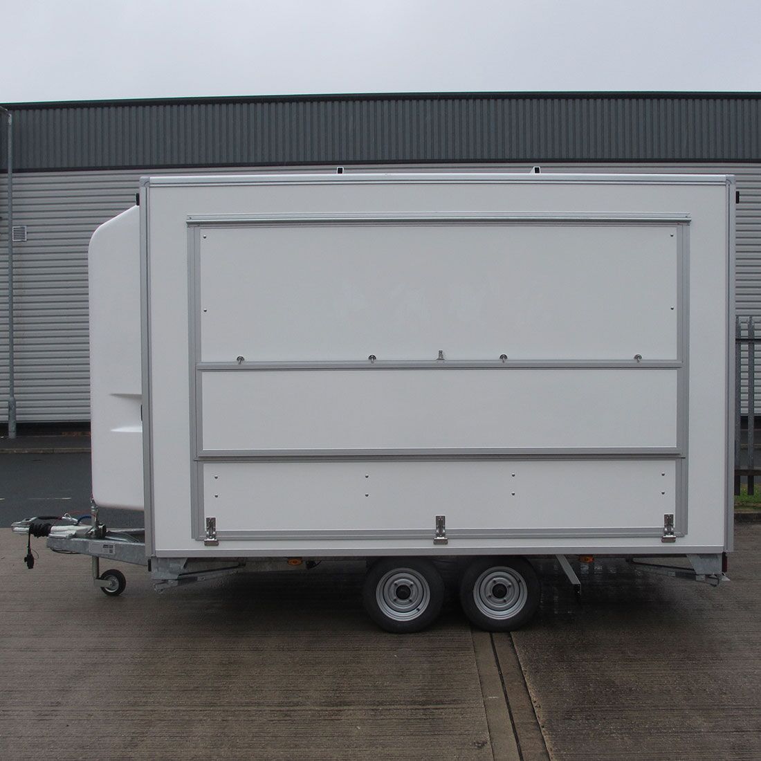 shut 3.6mt colorado trailer
