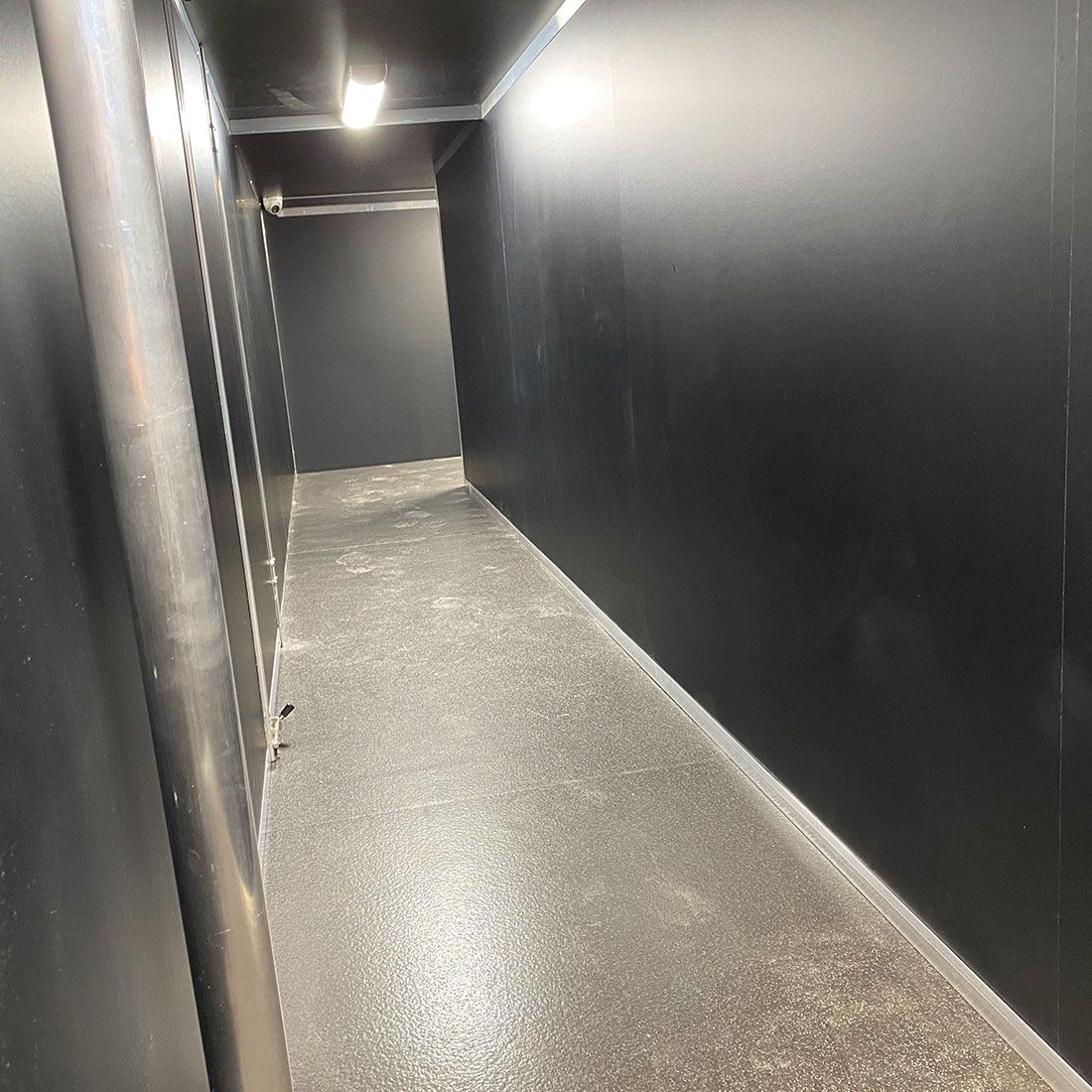 7mt enclosed space trailer interior crawl space